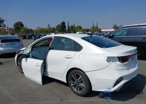 2024 Kia Forte Lxs z USA, uszkodzony, nr VIN 3KPF24AD5RE766856